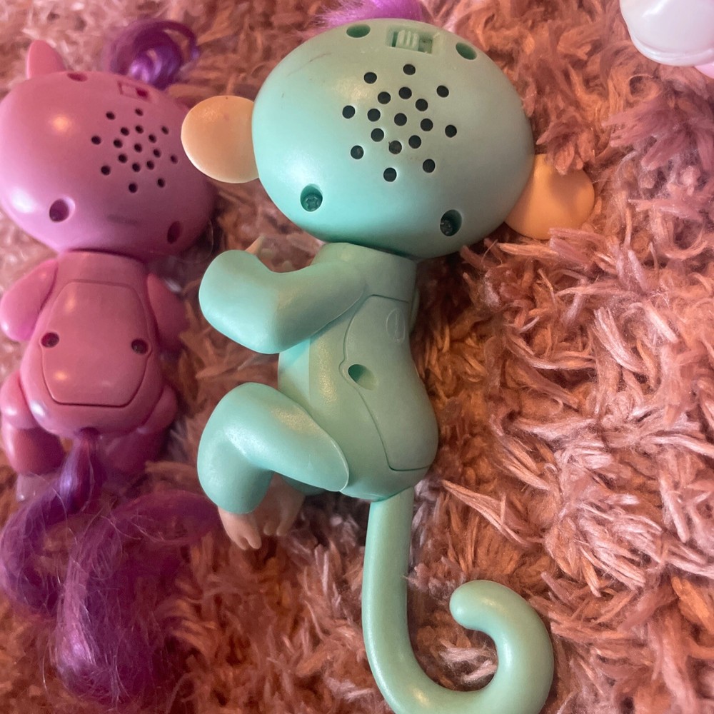 Lot 3 Fingerlings Interactive Baby Monkey Unicorn