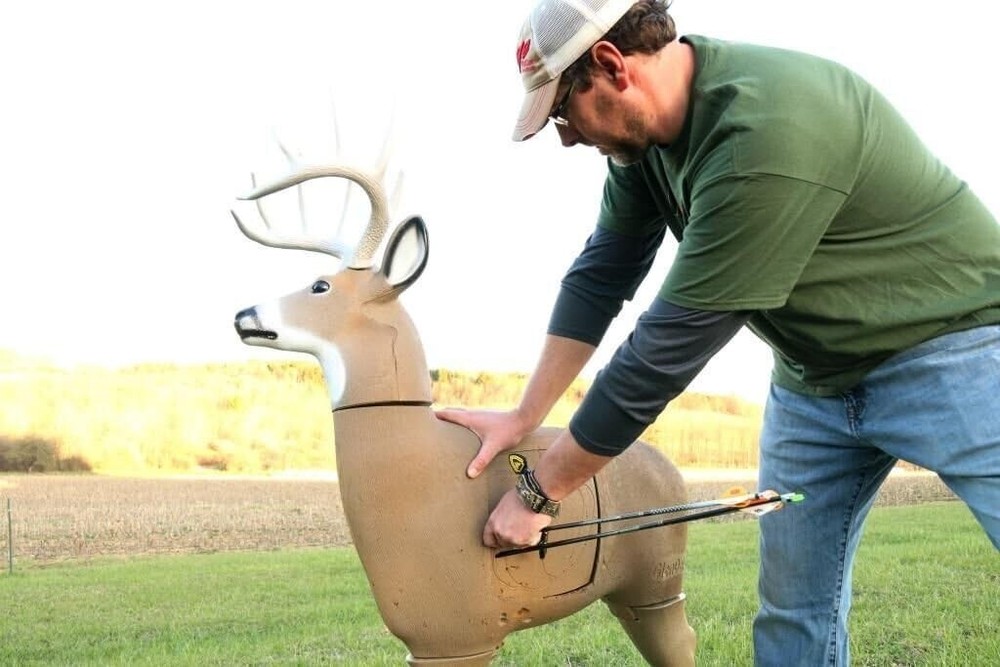 Realistic Lifelike 3D Buck Archery Target - Removable Head - Replaceable Insert