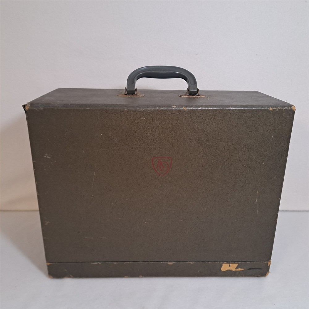 Delineascope Model MC Slide Projector