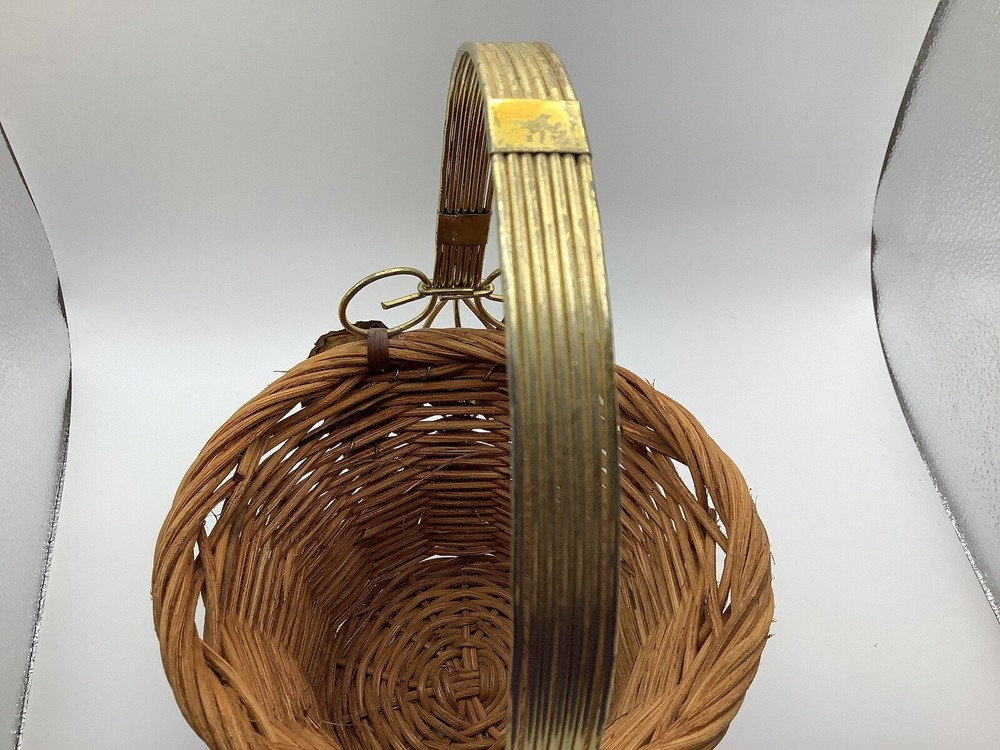 Wicker Flower Planter Vase Metal Handle And Leafs MISSING 1 Leaf