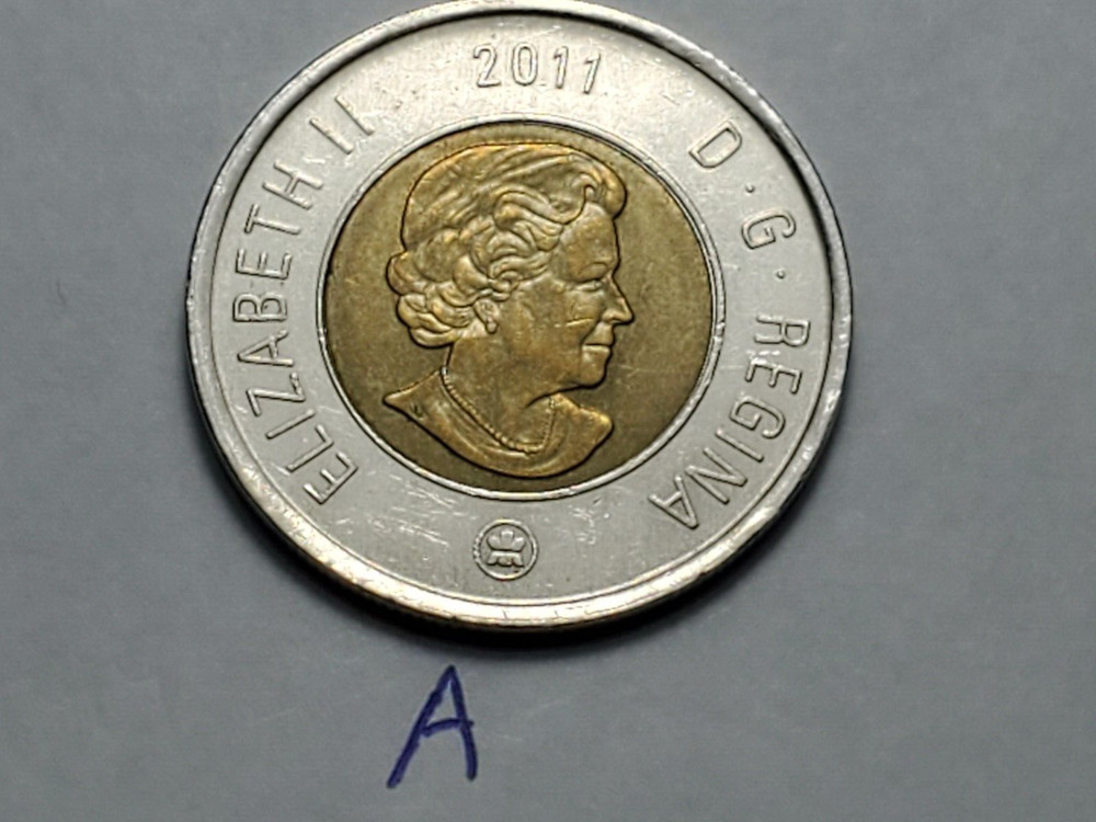 2011 CANADA 2 Dollar  Toonie Coin a3