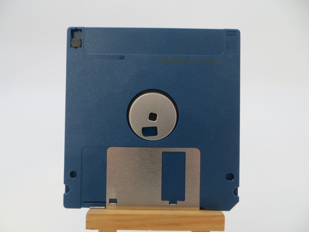 3.5" Floppy Disk Window Sources 1001 Hints & Tips 1995 Ziff-Davis computer vtg