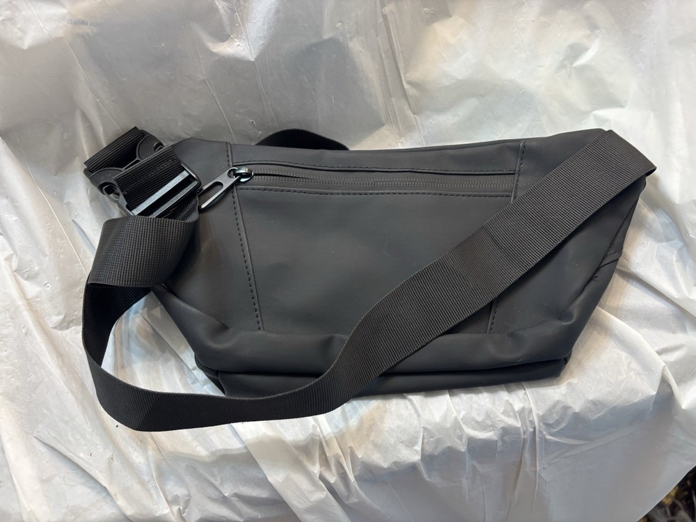 DECA Sling Pack Black Logo 3 Zipper