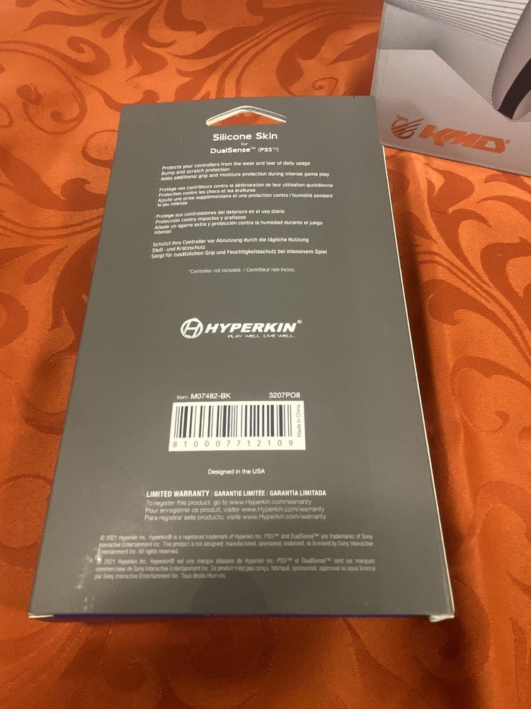 PS5 CONTROLLERS CHARGING STATION & ONE CONTROLLER SKIN