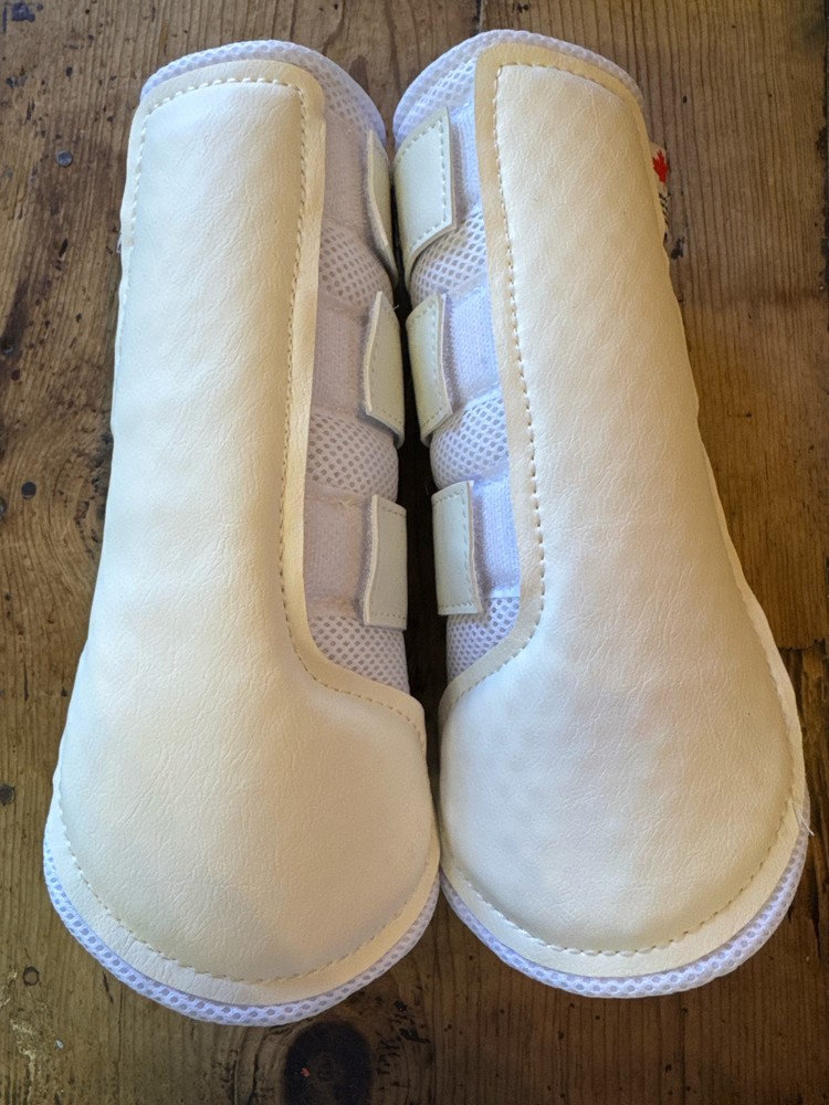 Ecogold White Generic Size Medium NEW Sport Boots