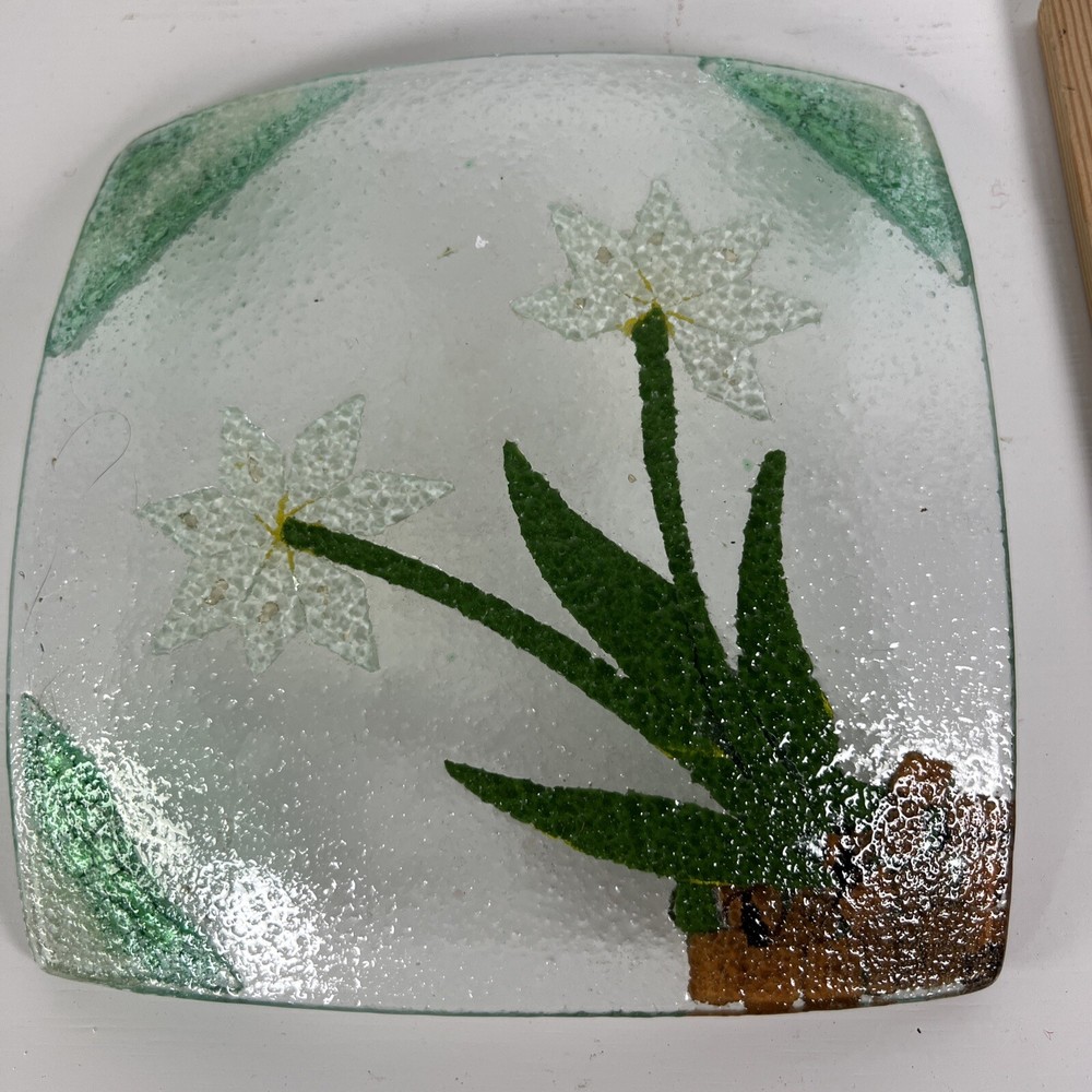 Hazan Art Glass Dish With Daisies