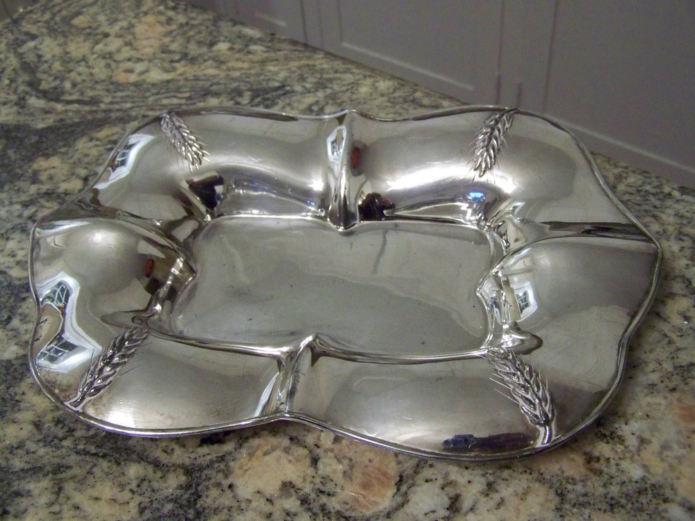 VINTAGE SILVER FLATWARE / BREAD / VEGGIE SERVING TRAY VICTORIAN QUADRUPLE PLATE