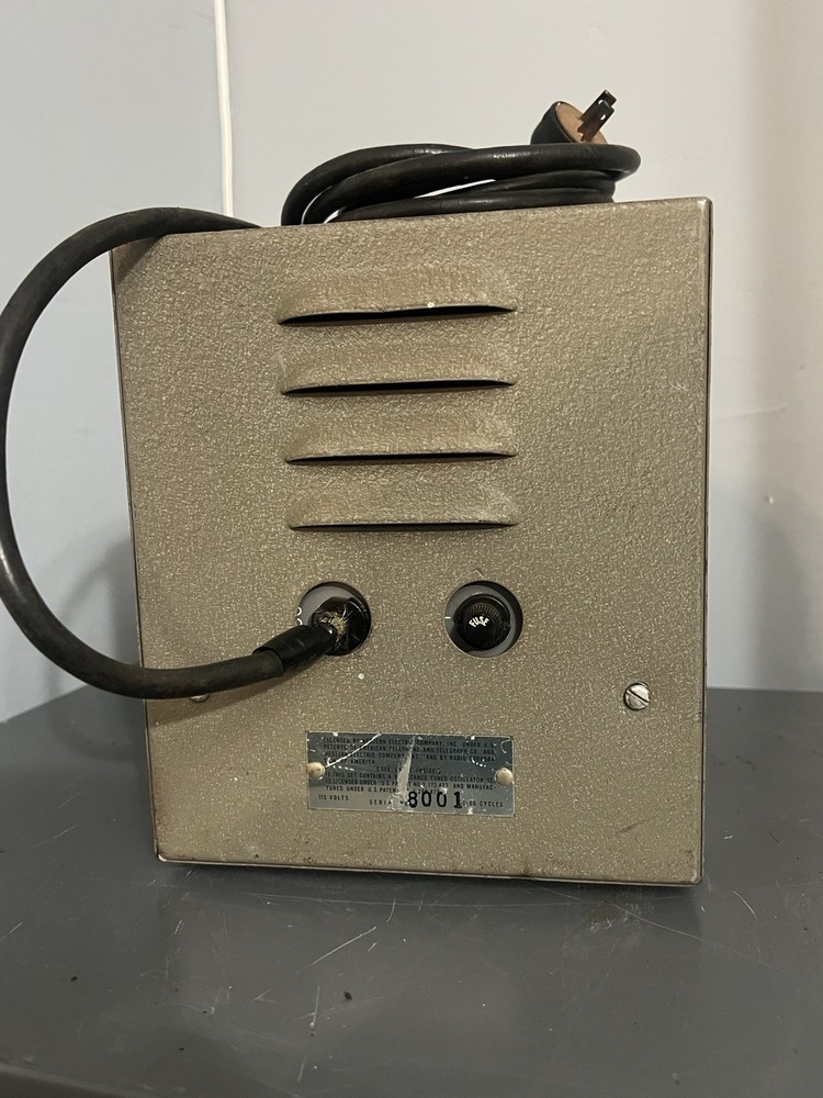 Hewlett Packard 400C AC Voltmeter Analog Meter 115v