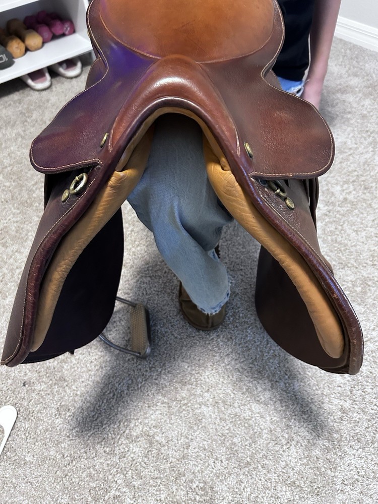 Collegiate Close Contact English Saddle 17"