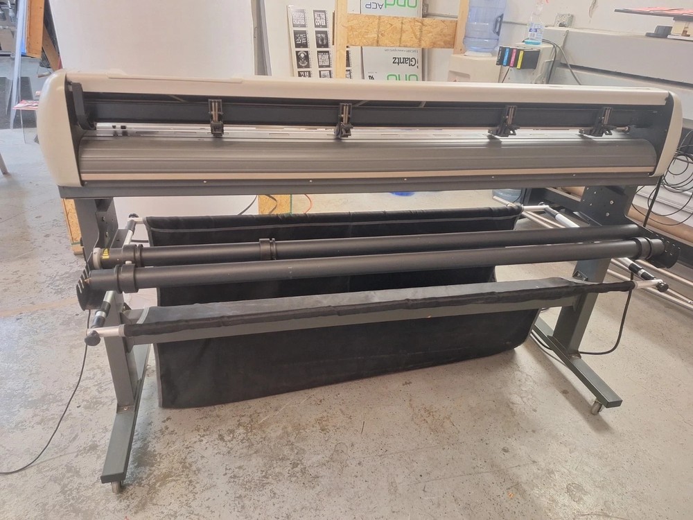 Mutoh Valuecut 62" Cutting Plotter Version 1.7