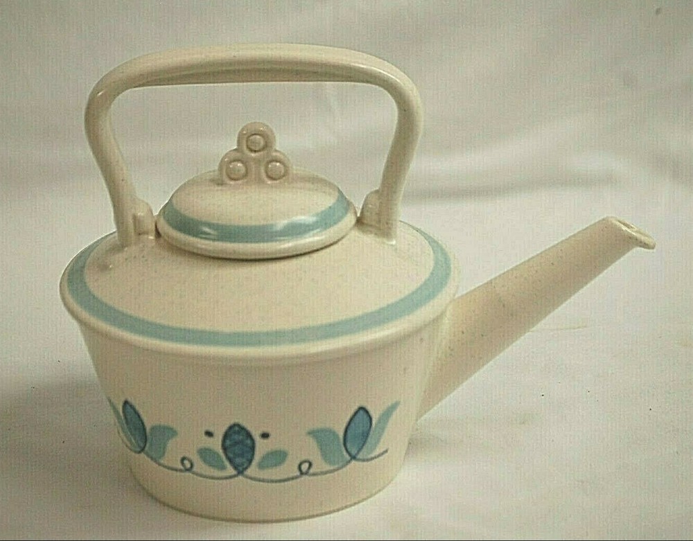 1961 Cape Cod Metlox Poppytrail 5 Cup Teapot with Lid Blue Scrolls & Dots Smooth