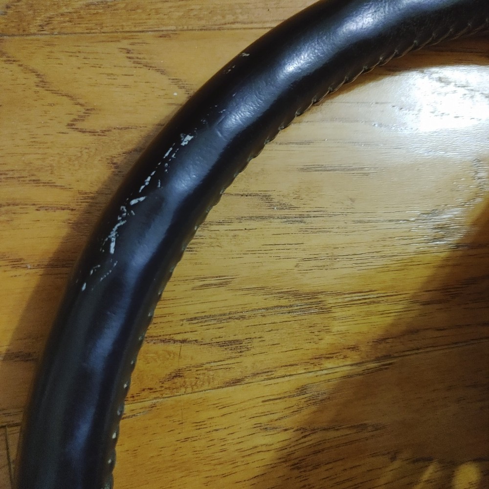 2006-2007 Dodge Charger steering wheel with controls