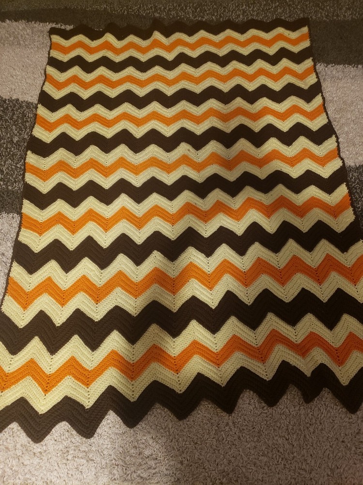 vintage afghan blanket Zig Zag chevron Pattern