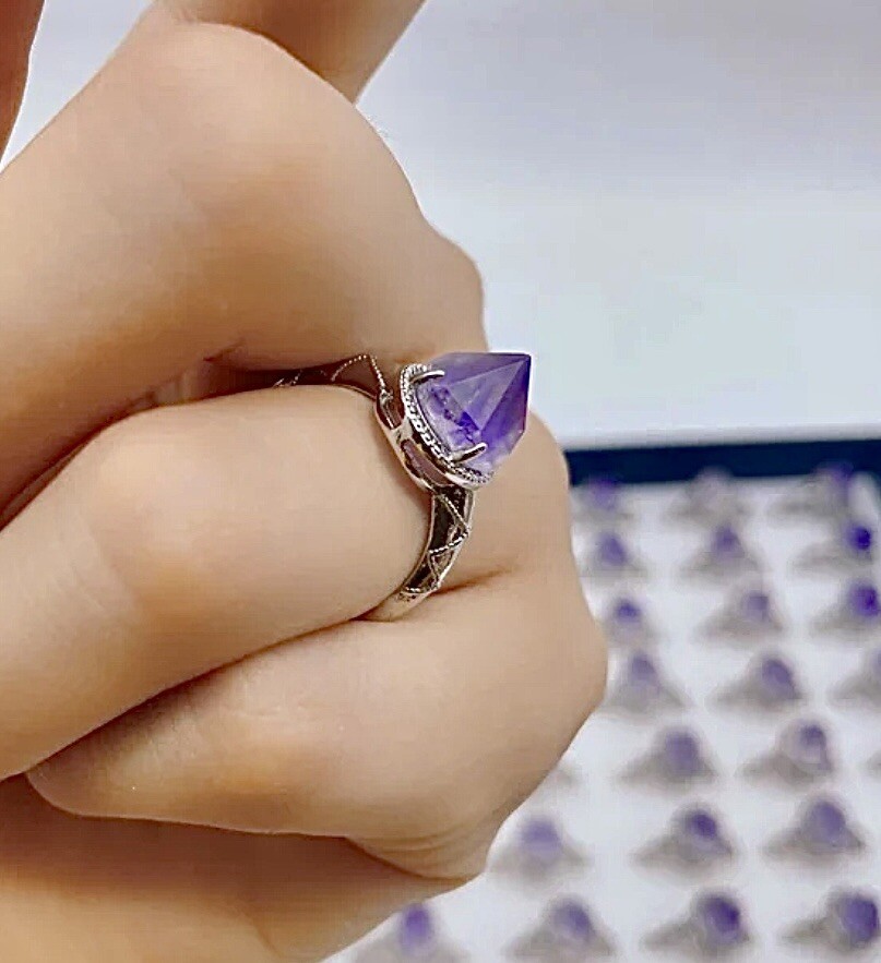 RAW AMETHYST POINT RING