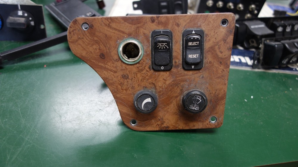 Peterbilt 17-05018M002 Dash Switch Panel