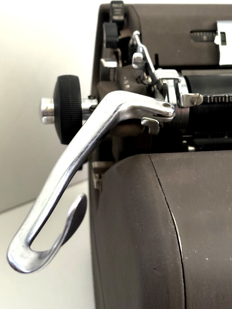 Royal HHE Typewriter Desktop W/ Standard Elite Font