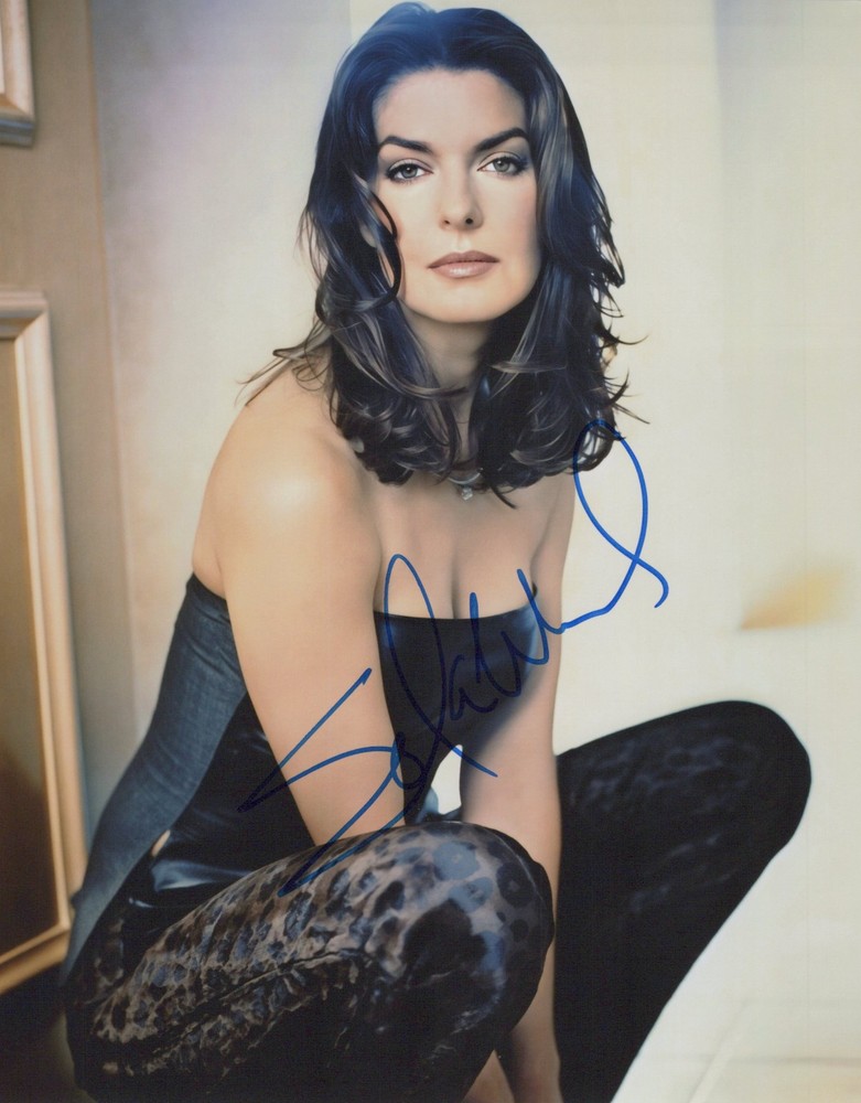 Sela Ward signed 8x10 photo