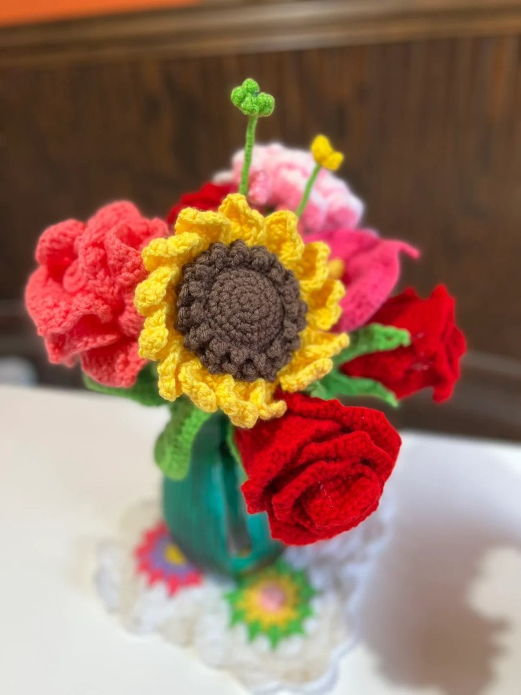 Single crocheted sunflowers