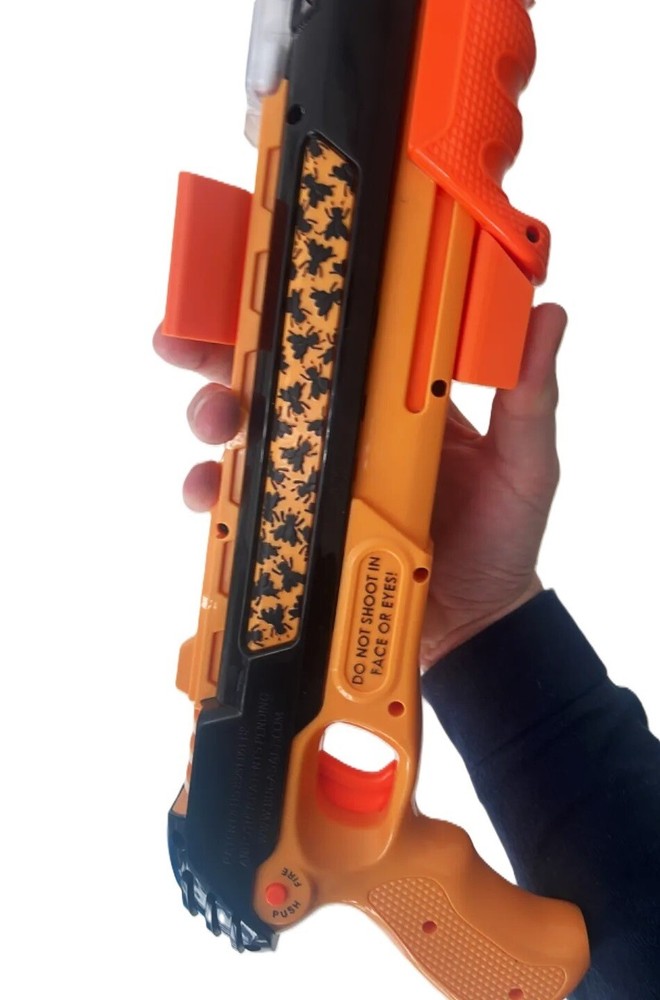 Salt Gun & Electric Fly Swatter Wall Mount – Secure & Space-Saving Solution