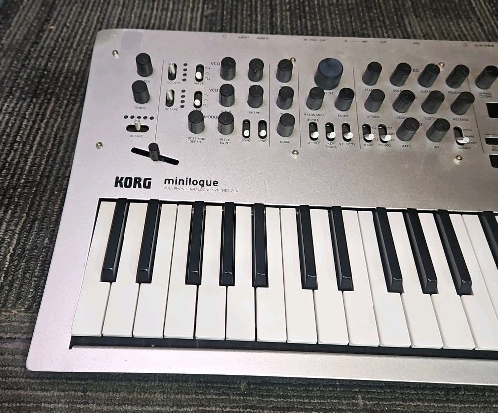 Korg Minilogue 027754 Polyphonic Analog Synthesizer