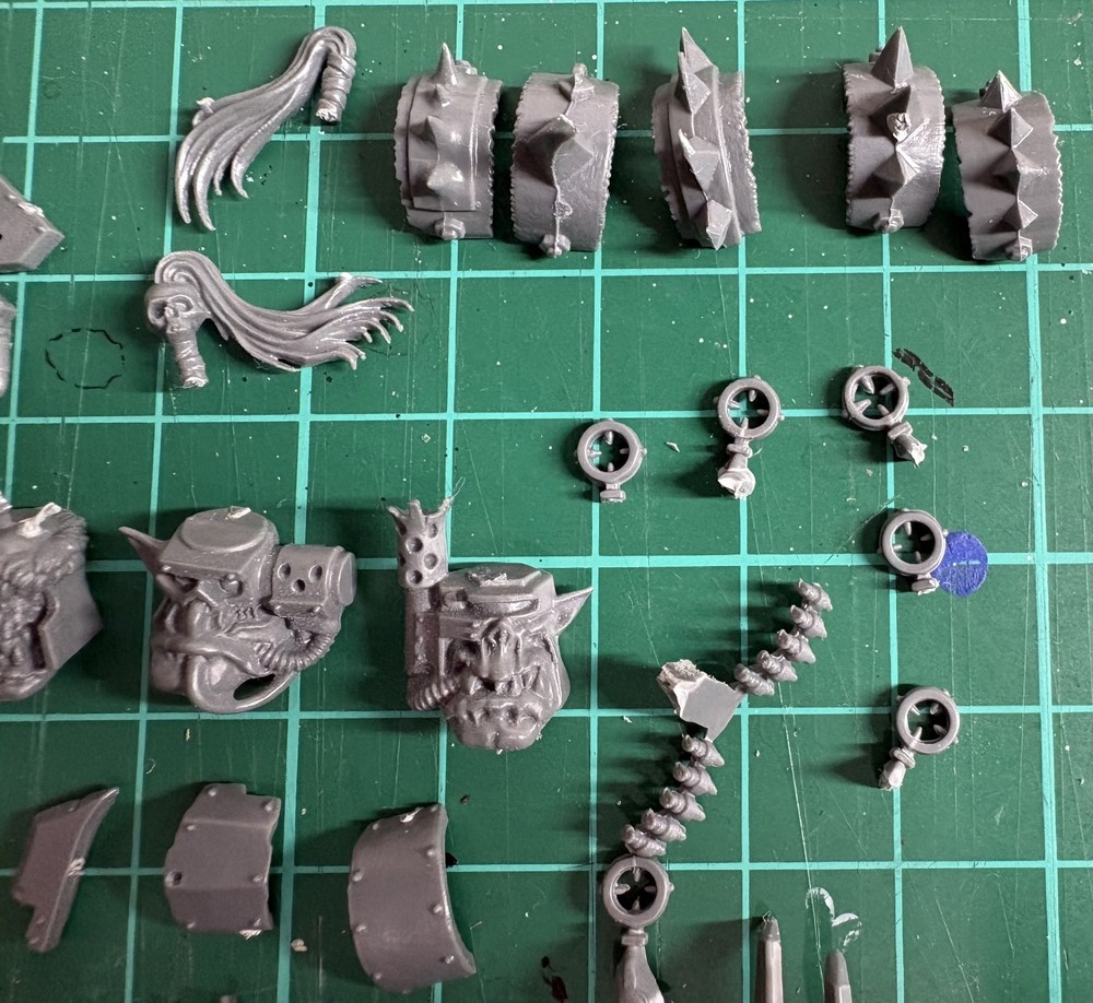 Warhammer 40K Orks Mega Bits Lot| Heads Weapons & Accessories Bundle | Kitbash