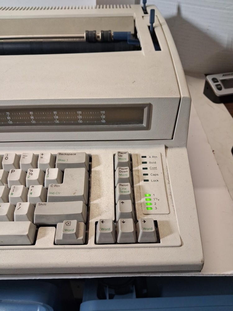 IBM Personal Wheelwriter 2 Electronic Typewriter - Works Great!