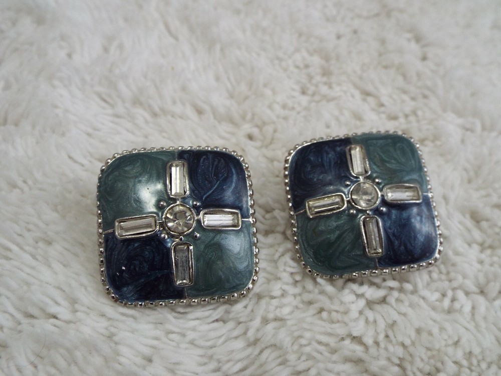 Silvertone Rhinestone Blue Square Button Pierced Earrings (A47)