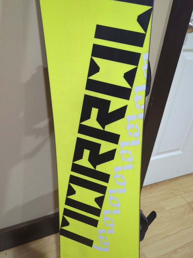 Morrow snowboard 138cm with rossignol bindings size Small.