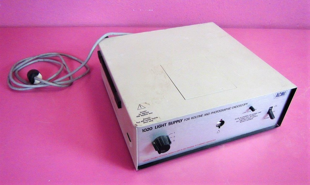 ACMI 1020 Light Supply Endoscopy Endoscopic Surgical Light Source 300 Watt