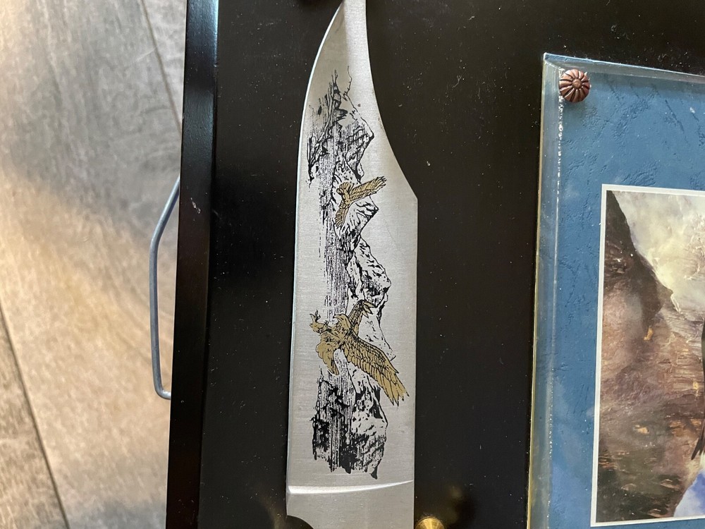 Bald eagle gold and silver with plaque hunting knife