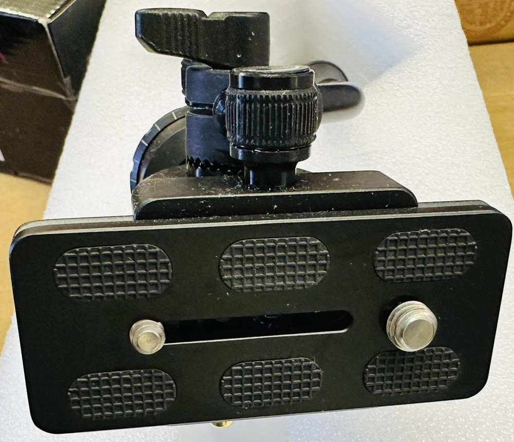 Dolica Model P200 High Performance Full Size Professional Video Pan Head - Black