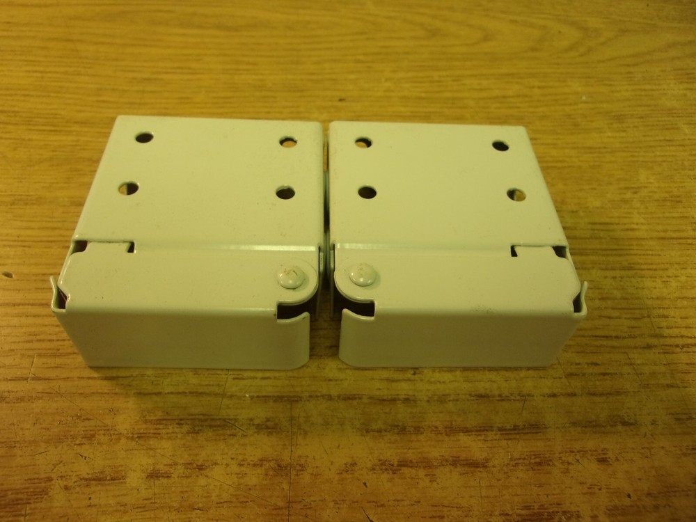 Low profile horizontal mounting bracket, white BKT-A7
