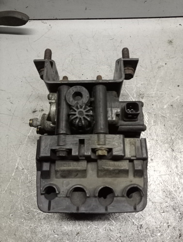 Scania R EBS valve block 1889796