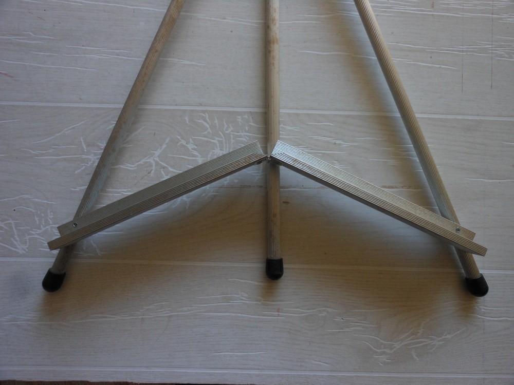 Tabletop easel for painting