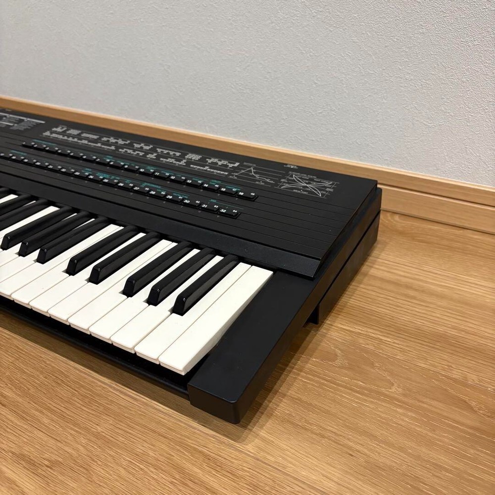 Yamaha DX7s Digital Programmable Synthesizer 61-Key Keyboard