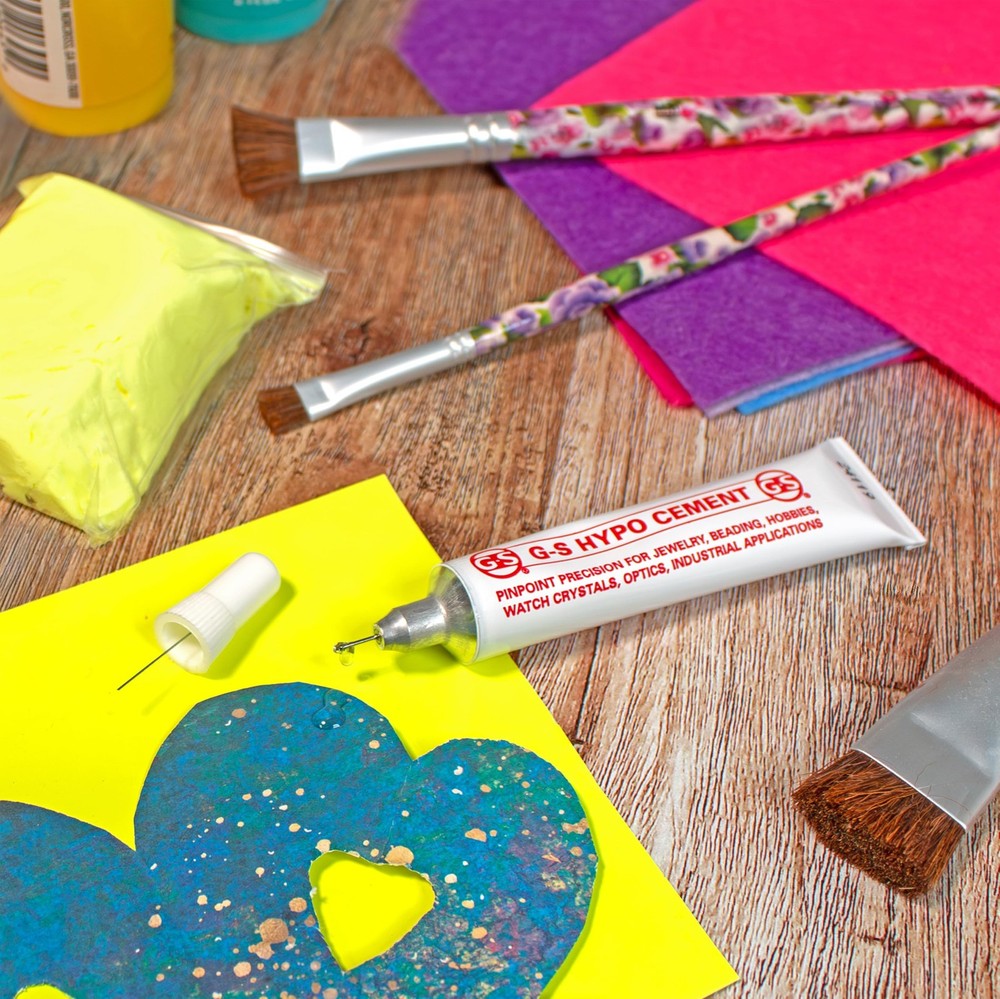 The Beadsmith Clear Precision Cement – Adhesive Glue w/Pinpoint