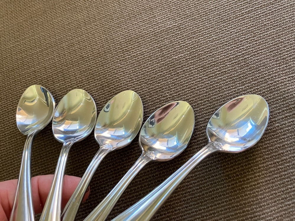 Oneida ROYAL SHELL Stainless Flatware--5 Teaspoons - VGUC