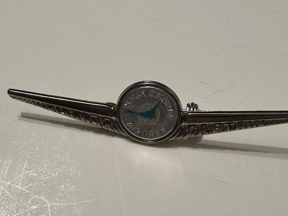 2 Airplane pins -preowned