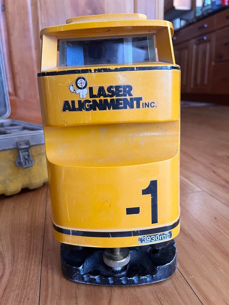 Laser Alignment Laser Beacon model 3900 With Case UNTESTED