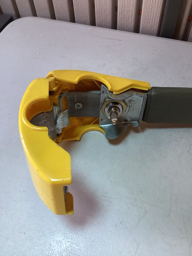 Stoplock Pulsar Car/Van Steering Wheel Lock With 2 x Keys - Missing Red Pulsar.