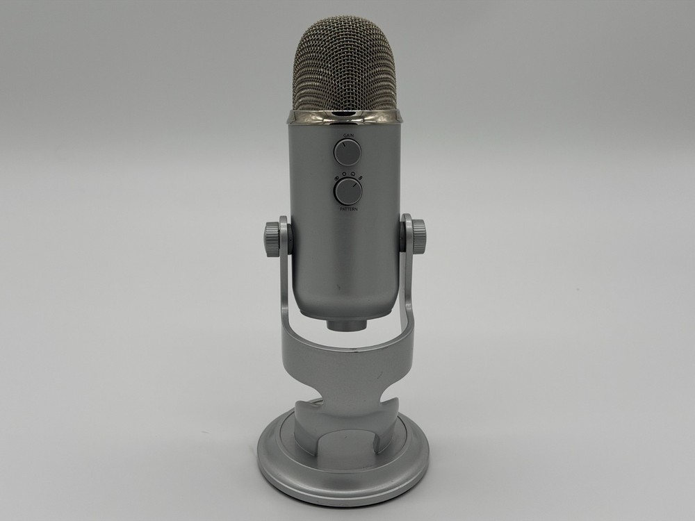 Blue Yeti USB Microphone - Platinum, works great, good physical conditional!