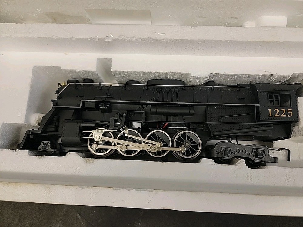 Vtg Lionel Polar Express Train Set w/Box. MISSING A CHARACTER