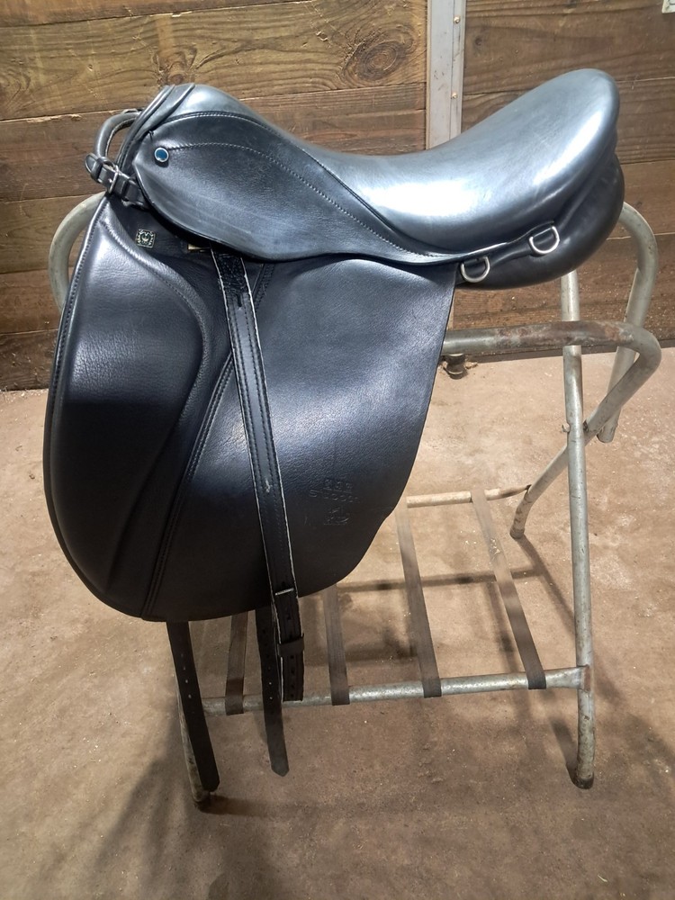 Stubben Benni's Harmony 19"  XW Saddle