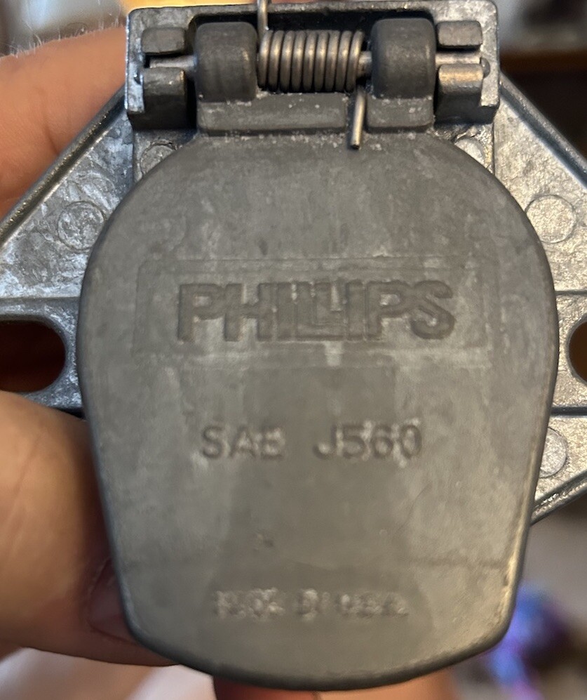 PHILLIPS 15-720 TRAILER 7 Wire SOCKET PLUG