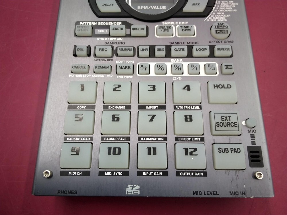 Roland SP-404SX Linear Wave Sampler 12 Polyphony 44.1kHz 29 Effects Silver