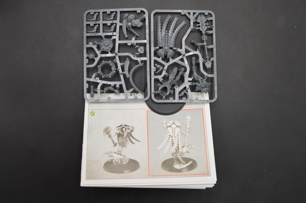 Warhammer 40k Necrons Technomancer NEW on SPRUE