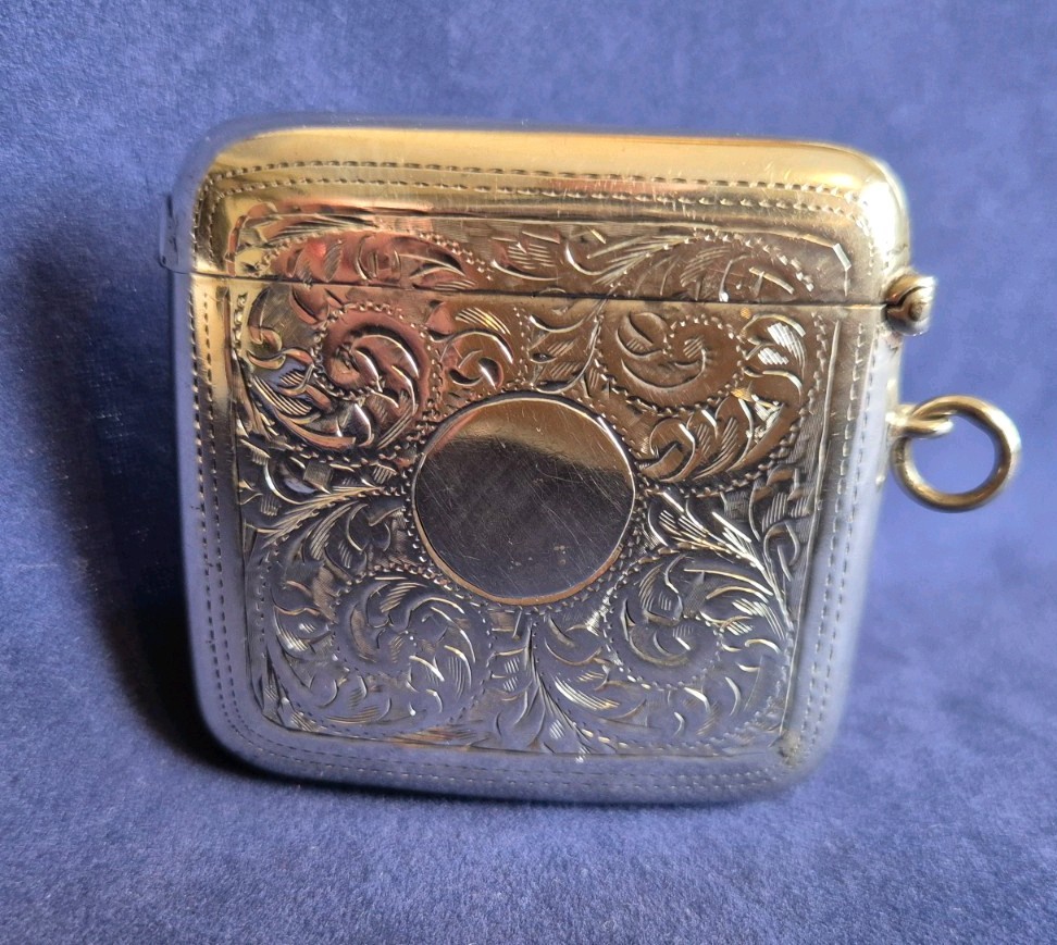 Solid Silver Pocket Vesta Case - Birmingham 1912 - William Neale Ltd