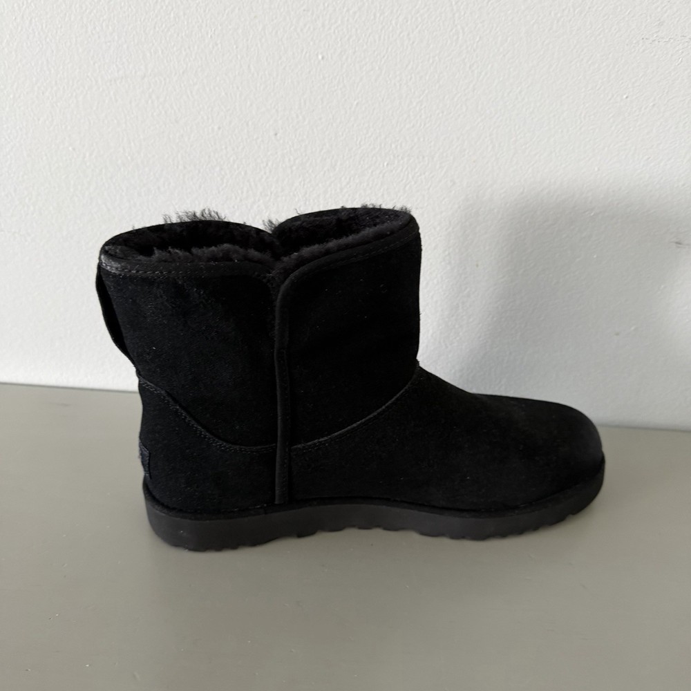 UGG Australia Women's Suede Classic Short Pull On Boots Black 10