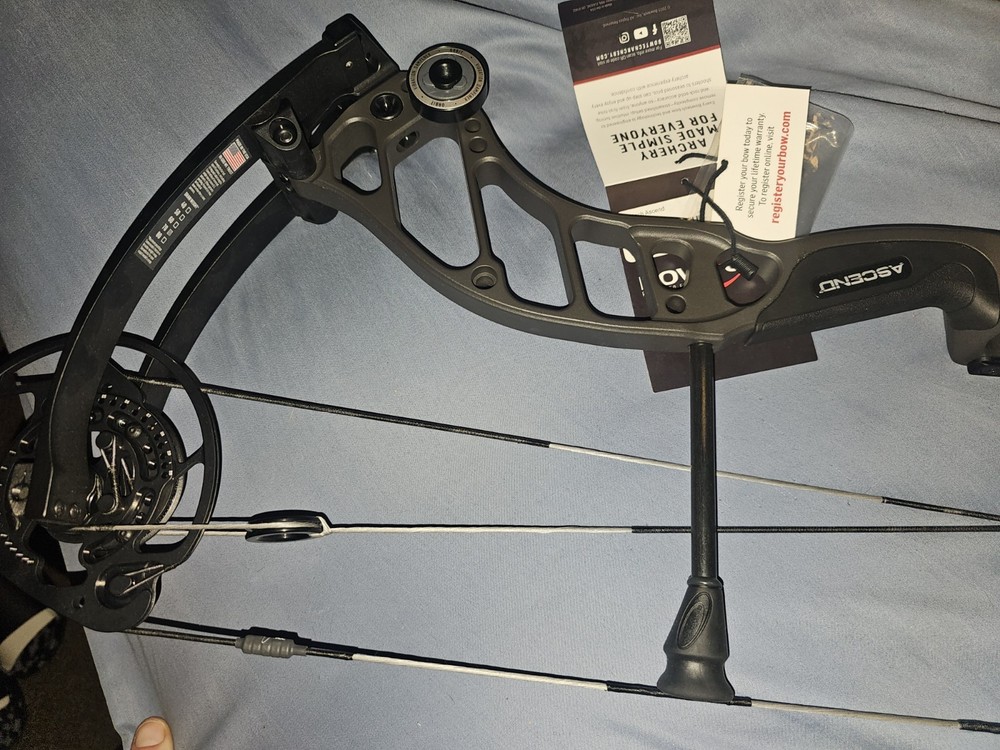 Bowtech Ascend RH 70LB Compound Bow