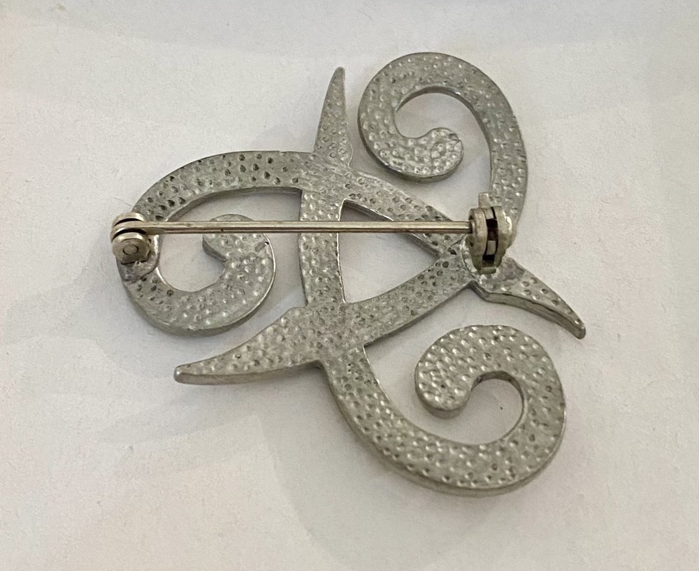 NICE OPENWORK CLASSIC CELTIC VINTAGE BROOCH